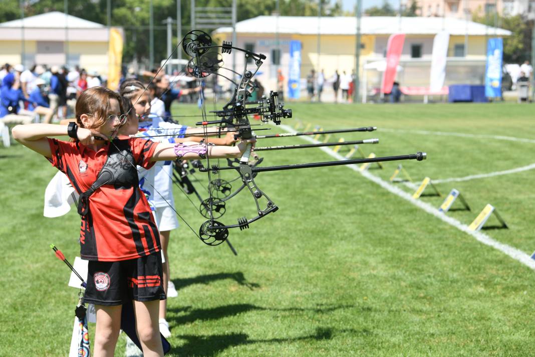 480 sporcu Mete Gazoz ve Elif Berra olma yolunda Konya’da ter döküyor 3